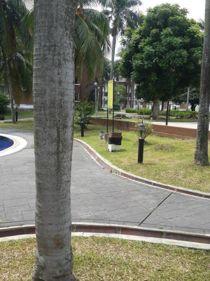 My Place Apartment Subang Jaya Exteriör bild